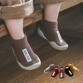ภาพหน้าปกสินค้ารองเท้าเด็ก รองเท้าหัดเดิน “ถุงเท้าหัดเดิน” พื้นซิลิโคนกันลื่น 5สีสดใส แดง,เหลือง,น้ำตาล,เทา,ดำ A1 ที่เกี่ยวข้อง
