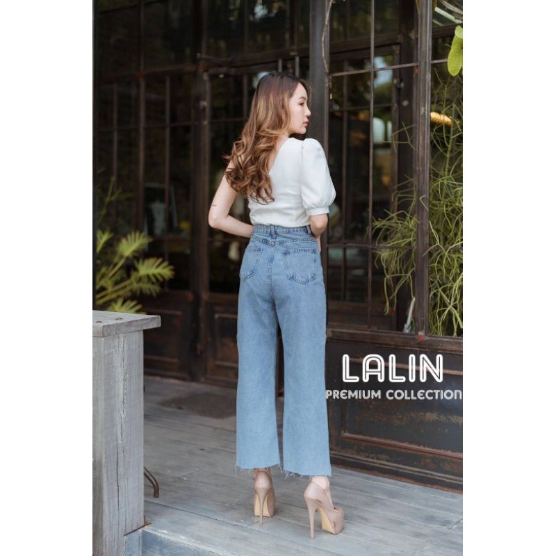 lalin-ลลิล-set-เสื้อบ่าเดี่ยวแขนพอง-สีขาว-ใส่แมทกับกางเกงยีนส์ทรงกระบอก