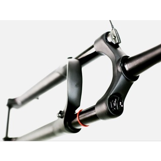 โช๊คลมจักรยาน TRINX รุ่น S1600PRO ระบบ Air Spring แกนโช๊ค 34mm. ช่วงยุบ 100mm. แกนสอด 15×110mm. ซางเทเปอร์ สำหรับล้อ 29"