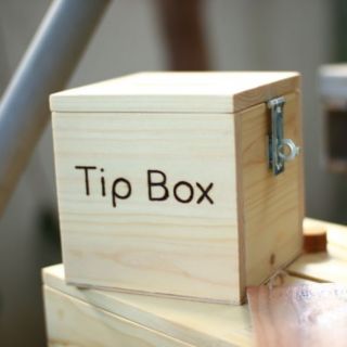 ภาพขนาดย่อของภาพหน้าปกสินค้าTip Box กล่องไม้ กล่องใส่ทิป กล่องใส่เงิน กระปุกออมสิน จากร้าน rukkanarm บน Shopee