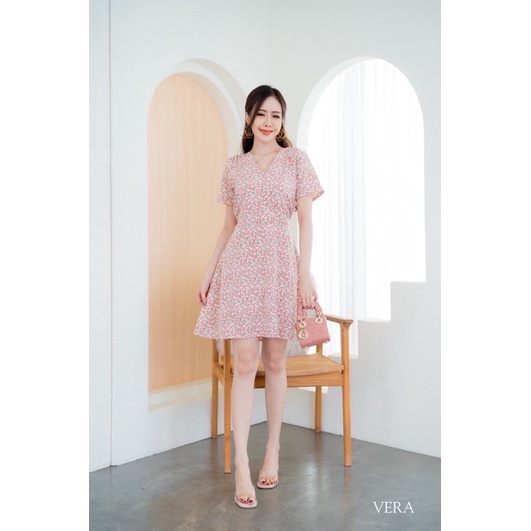 ภาพสินค้าเดรสไขว้สายเล็กลายดอก มีสายผูกเอว งาน ป้าย vera จากร้าน lamoon_apparel บน Shopee ภาพที่ 3