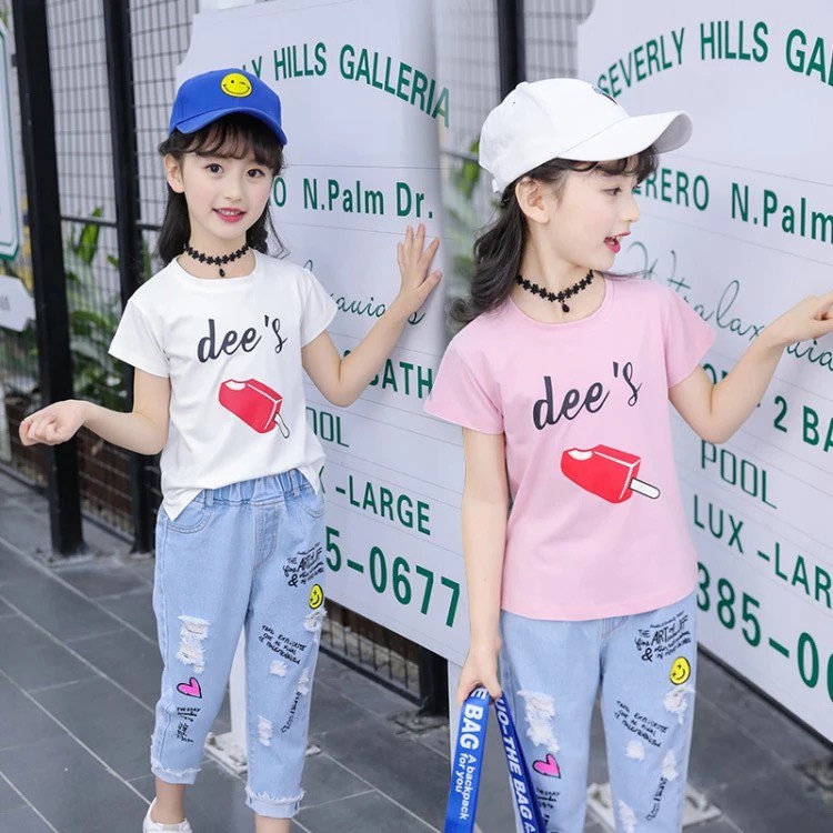 ภาพหน้าปกสินค้าJHL ชุดเซ็ตเด็กผู้หญิง สไตล์เกาหลี2022 พิมพ์ลาย dee's รูปไอศครีม เซ็ต 2 ชิ้น สี ขาว ชมพู อายุ 3-10ปี เสื้อผ้าเด็กโต