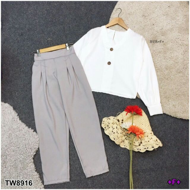 ชุดเซท-เสื้อคอวี-สีขาว-กางเกงขายาว-เอวสูง-ทรงขากระบอก-เสื้อผ้าแฟชั่น-8916