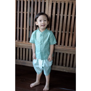 ภาพหน้าปกสินค้าชุดไทยเด็กชายคอตั้ง สีเขียวมินต์ ซึ่งคุณอาจชอบราคาและรีวิวของสินค้านี้