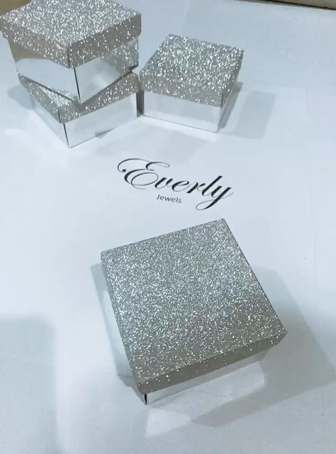 luxury-silver-gift-box-กล่องของขวัญแบบไฮโซ-สีเงิน