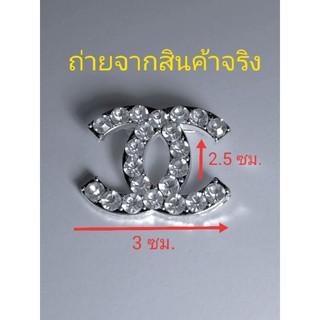 ภาพขนาดย่อของภาพหน้าปกสินค้าเข็มกลัด CHANEL ประดับเพชรขอบสีเงินและขอบทองงานเกาหลี จากร้าน khemakornlertsupakul บน Shopee ภาพที่ 2