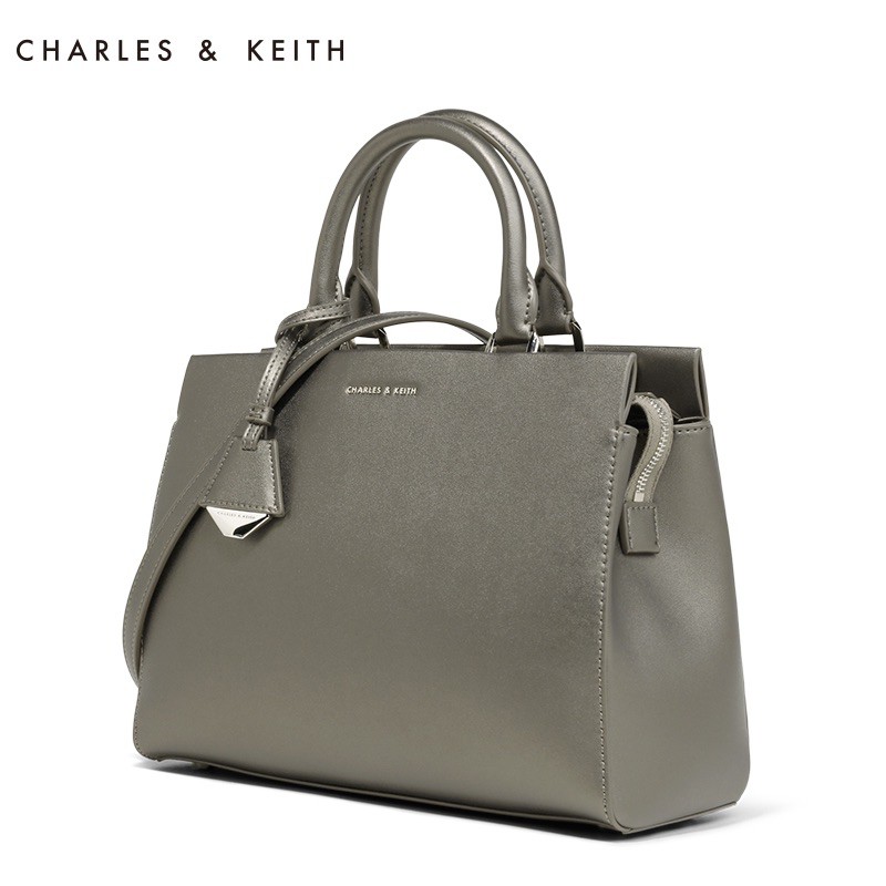 charles-and-keith-handbag-มือสองของแท้-แม่ค้าใช้เอง-ซื้อจากshopเลยค่ะ