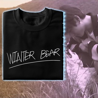 KPOP Bangtan Kim แทฮยองชุดเสื้อยืดหมีฤดูหนาว / V เสื้อกองทัพบก Winterbear สินค้า - สีดํา ND.