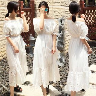 white maxi dress lace
เดรสเปิดไหล่ผ้าคอตตอนตกแต่งลูกไม้สุดหวาน