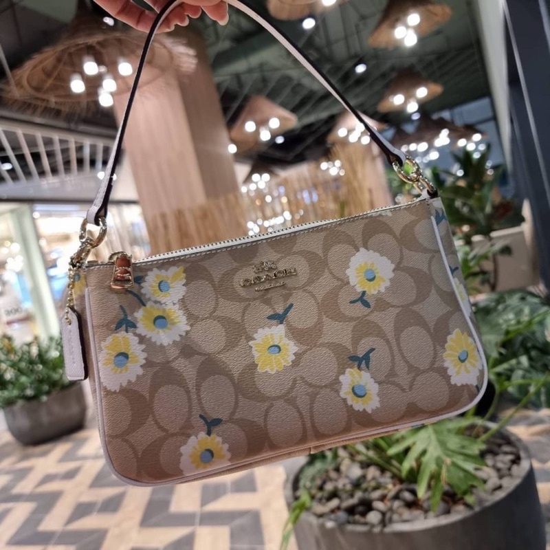 COACH F36674 TOP HANDLE POUCH IN SIGNATURE WITH DAISY PRINTT Shopee