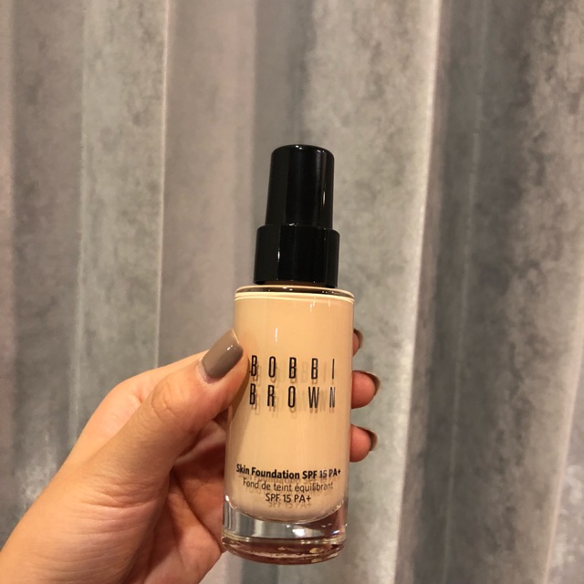 bobbi-brown-skin-long-wear-weightless-foundation