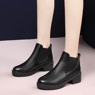 ภาพขนาดย่อของสินค้ารองเท้าบูทเชลซีสีดำผู้หญิง, รองเท้าบูทหุ้มข้อหัวมน