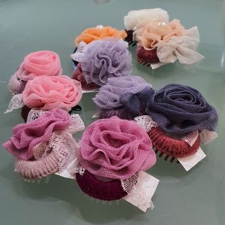 กิ๊บติดผมขนาดเล็กน่ารักงาน  Hand Made สไตส์เกาหลี ตกแต่งดอกไม้ผ้า,ลูกไม้,มุก ไหมพรหมถักพันก้าน ขนาด4×5×2cm คู่ละ55