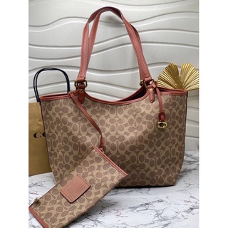 Coach Day Tote In Signature Canvas