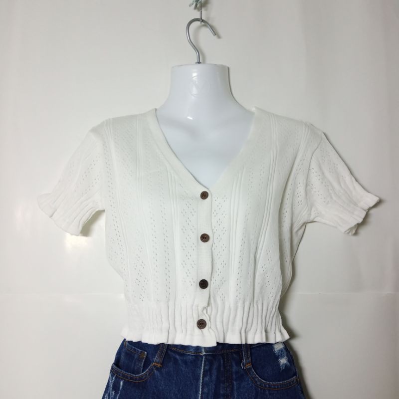 เสื้อครอป คอวี ไหมพรม แต่งกระดุมลายไม้ | Shopee Thailand