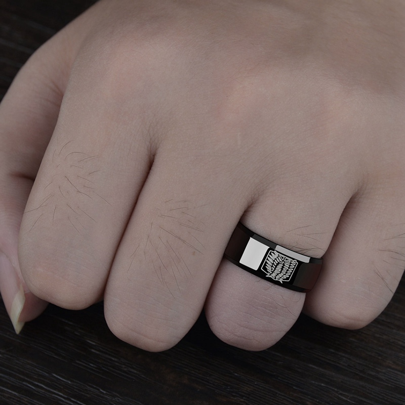 แหวนเหล็กไทเทเนียม-แบบกว้าง-สีดำ-ลายอะนิเมะ-attack-on-titan-สำหรับผู้ชาย-ของขวัญสำหรับผู้ชื่นชอบอะนิเมะ-ขนาด-8-มม
