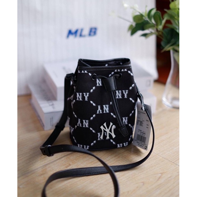 พร้อมส่ง-กระเป๋าmonogram-mini-bucket-bag-new-york-yankees-ทรงน่ารักมาก-รุ่นใหม่ล่าสุด-สวยมากกของแท้