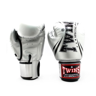 ภาพหน้าปกสินค้า[ของแท้ 100%] นวมชกมวย FBGVSD3-TW6 Twins PU Leather Silver Boxing Gloves ที่เกี่ยวข้อง