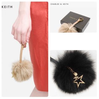 พวงกุญแจ CHARLES &amp; KEITH POM POM STAR KEYCHAIN CK8-10700455 พู่ขน