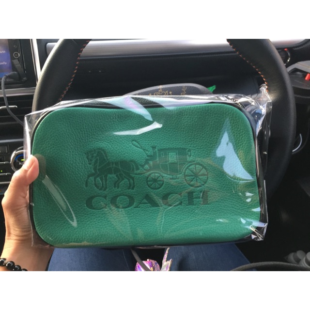 กระเป๋า Coach สะพายข้าง สีเขียวเหนี่ยวทรัพย์ F72704 Jes crossbody in colorblock Shopee Thailand