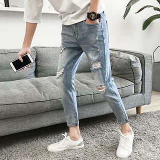 สินค้า FWJกางเกงยีนส์ขาดผู้ชายเท้าเล็กหลวมสไตล์เกาหลีกางเกงขอทานอินเทรนด์ 9 จุดกางเกงขายาวทรงสลิมบาง <1