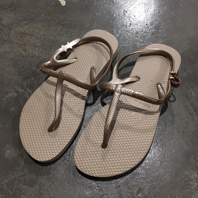 รอวเท้ารัดส้น-havaianas