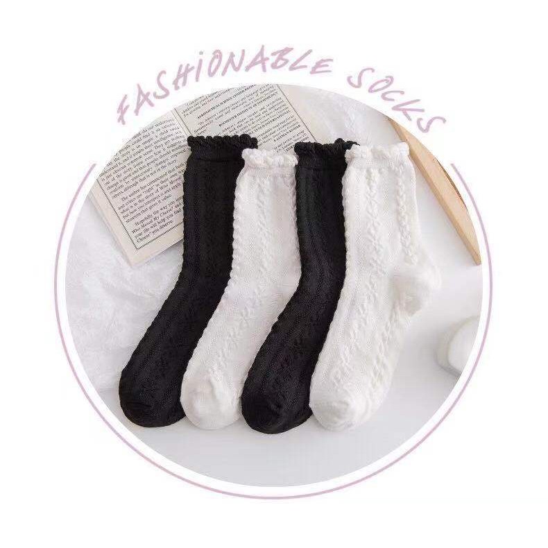ภาพสินค้าถุงเท้าแฟชั่น สไตล์ญี่ปุ่นโลลิต้า มี2ความยาวให้เลือก ข้อสั้น/ข้อกลาง ลายขอบ ถุงเท้าสีดำ สีขาว NO.57 จากร้าน carina_shopping บน Shopee ภาพที่ 1