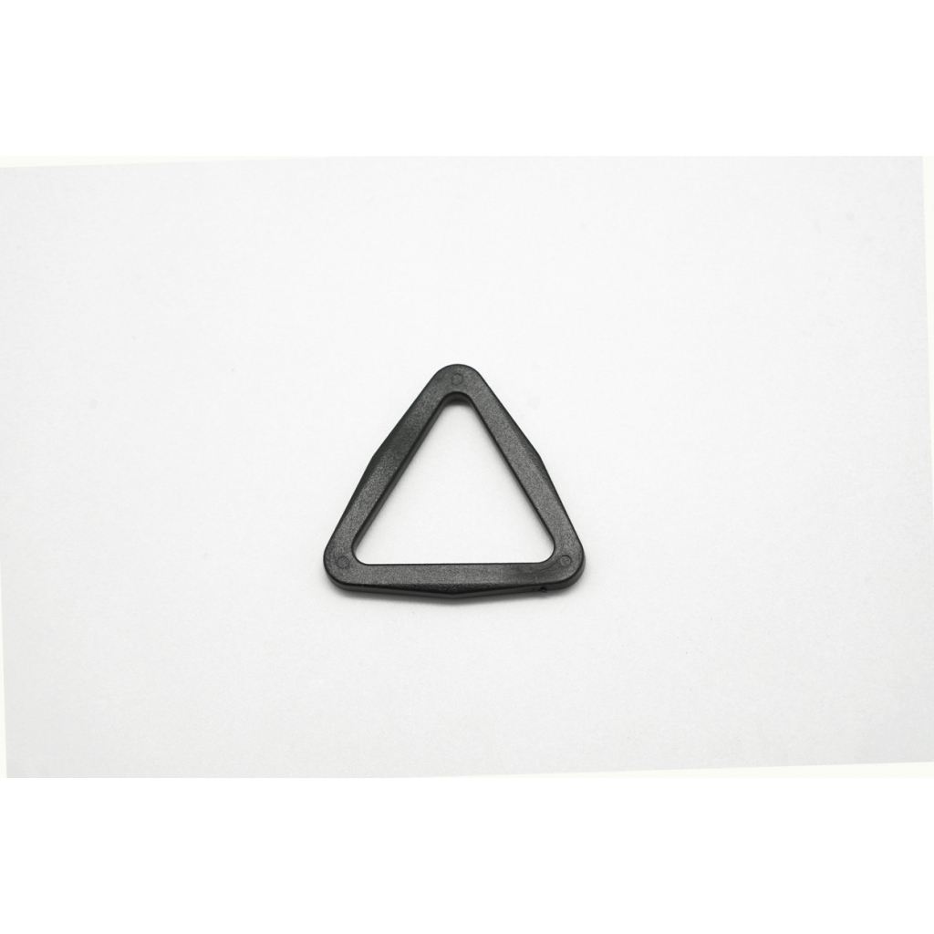 ภาพหน้าปกสินค้าห่วงสามเหลี่ยม พลาสติก ขนาด 3.2 ซม. (1.2 นิ้ว) (บรรจุ 20 ตัว-50 ตัว)