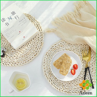 Arleen แผ่นรองหม้อสานจากต้น กก วัสดุธรรมชาติ ที่รองจาน รองแก้ว สานทรงกลม Corn husk woven placemat