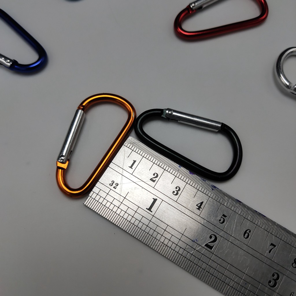 ภาพหน้าปกสินค้าพวงกุญแจ 5 mini carabiner คาราไบเนอร์รูปที่ 5 รูปร่าง D จากร้าน taien2020 บน Shopee