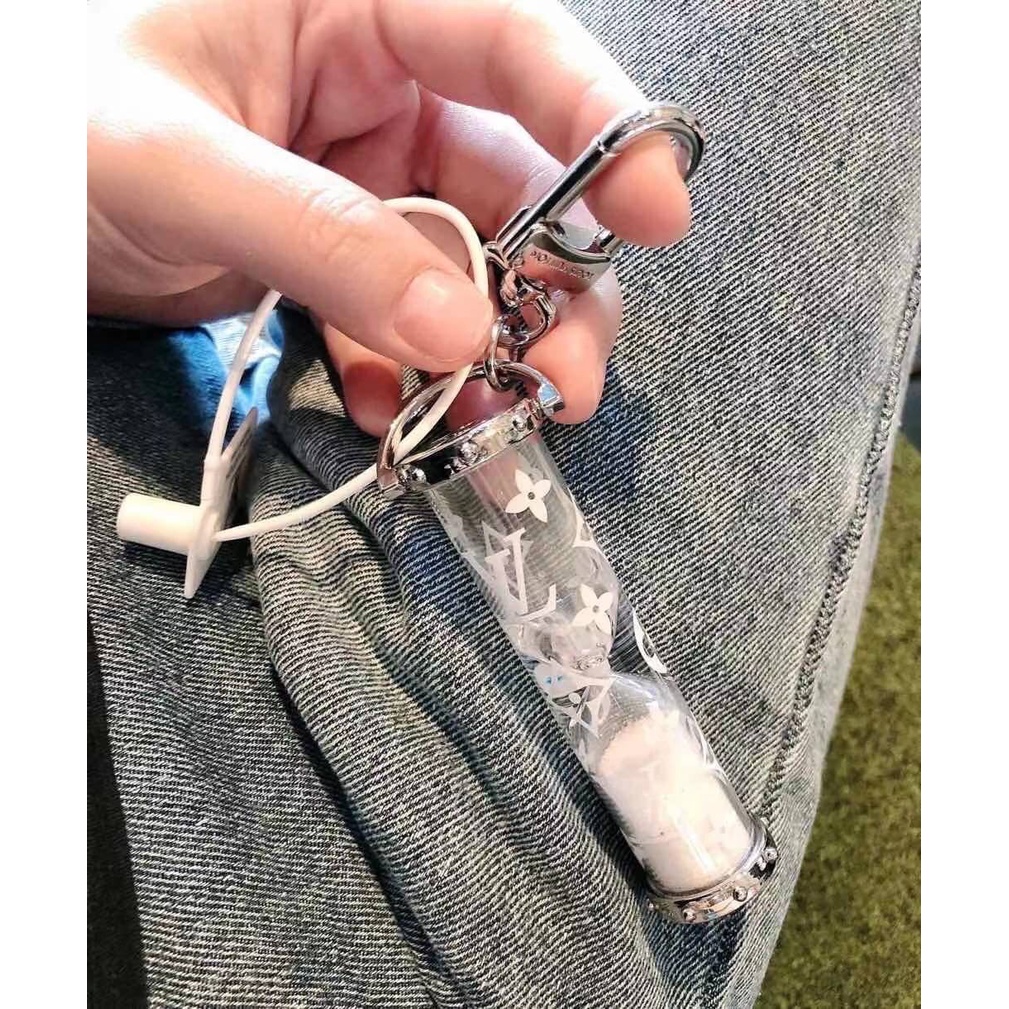 louis-vuitton-silver-hourglass-bag-charm-amp-key-holder-keychain-pendant-พวงกุญแจห้อยกระเป๋า-แบรนด์หลุยส์วิตตอง-นาฬิกาทราย