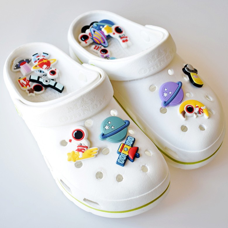 crocs-jibbitz-pins-กระดุม-จี้รูปนักบินอวกาศ-หลากสีสัน-สําหรับรองเท้า-diy