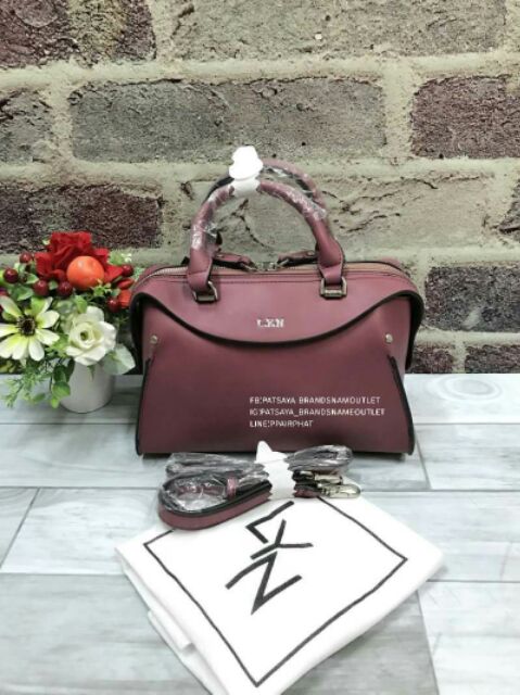 new-arrival-lyn-cherish-m-crossbodyแท้-outlet-กระเป๋าถือหรือสะพายทรงโบว์ลิ่ง-อีกคอลเล็คชั่นใหม่ล่าสุดวัสดุหนังpuเรียบ