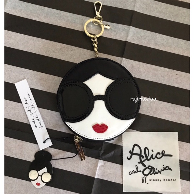 Alice and shop olivia keychain