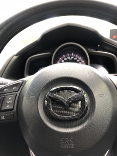 ภาพขนาดย่อของภาพหน้าปกสินค้าครอบโลโก้พวงมาลัยเคฟล่า Mazda2,3 CX3 ,CX5 Skyactivทุกรุ่น จากร้าน kasira2525 บน Shopee