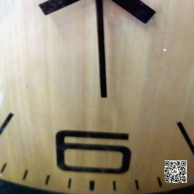 นาฬิกาแขวนผนังลายไม้
