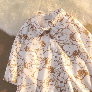 เสื้อเชิ้ตแขนสั้นลายการ์ตูน Snoopy สไตล์ญี่ปุ่นสําหรับผู้ชายและผู้หญิง ฤดูร้อน สไตล์ฮ่องกง เก๋ไก๋ เสื้อคู่