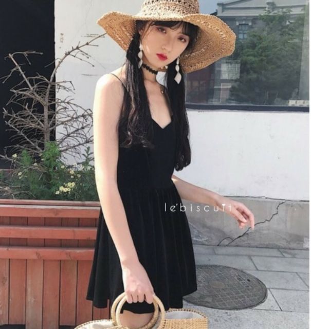 เดรสกำมะหยี่สายสปาเกตตี้