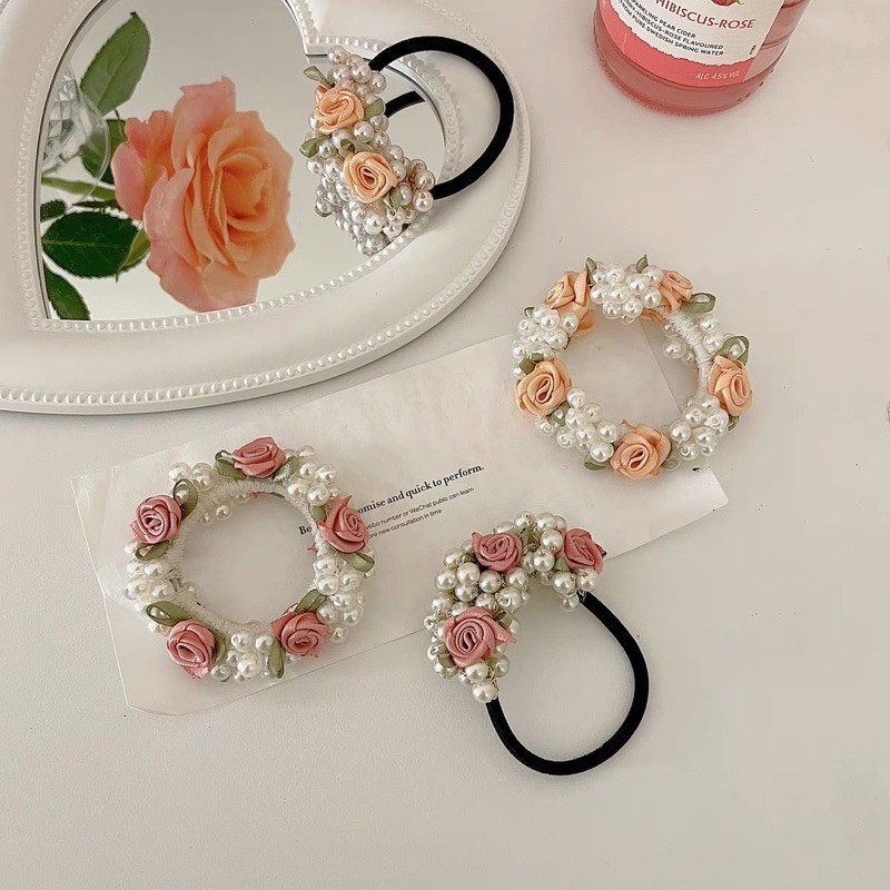 scrunchie-romantic-rose-ยางรัดผมมุกประดับดอกไม้-สวยดูดีมากๆ-งานแฮนด์แมคอย่างดีเลยค่า-ตัวยางมี-2-แบบให้เลือก