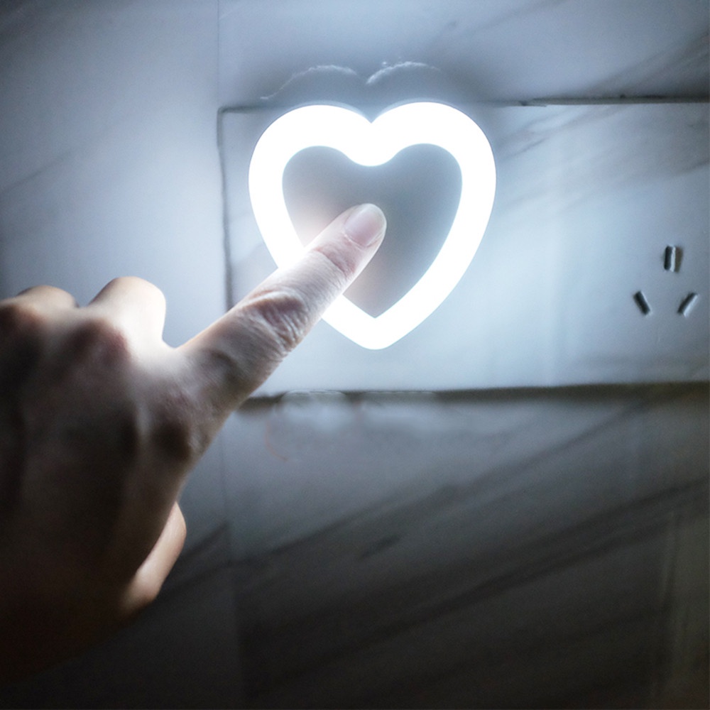 ภาพหน้าปกสินค้าโคมไฟอัตโนมัติ Plug-In Night Light รูปหัวใจเซนเซอร์น่ารักติดผนังบ้าน จากร้าน yankun88.th บน Shopee