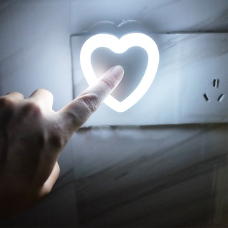 โคมไฟอัตโนมัติ Plug-In Night Light รูปหัวใจเซนเซอร์น่ารักติดผนังบ้าน