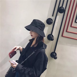 ภาพหน้าปกสินค้าเน็ตไอดอล หมวกบักเก็ตแก็ตผู้หญิง สไลด์เกาหลี กันแดดกันยูวี รุ่นA014 สีดำ ที่เกี่ยวข้อง