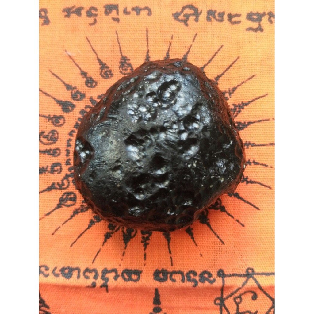 หินอุกกาบาตร-สะเก็ดดาว-หรืออุลกมณี-natural-tektite-เหมาะแกะสลักทำเครื่องประดับ-บันดาลโชคลาภ-สติปัญญา-และเมตตามหานิยม