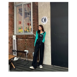 ภาพขนาดย่อของภาพหน้าปกสินค้าเอี๊ยมยีนส์ขาวยาว ทรงกระบอก จั้มสูทยีนส์ เกาหลีน่ารัก จากร้าน t_g_shop บน Shopee