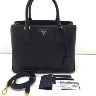 [COACHME] PRADA Saffiano, zip กลาง