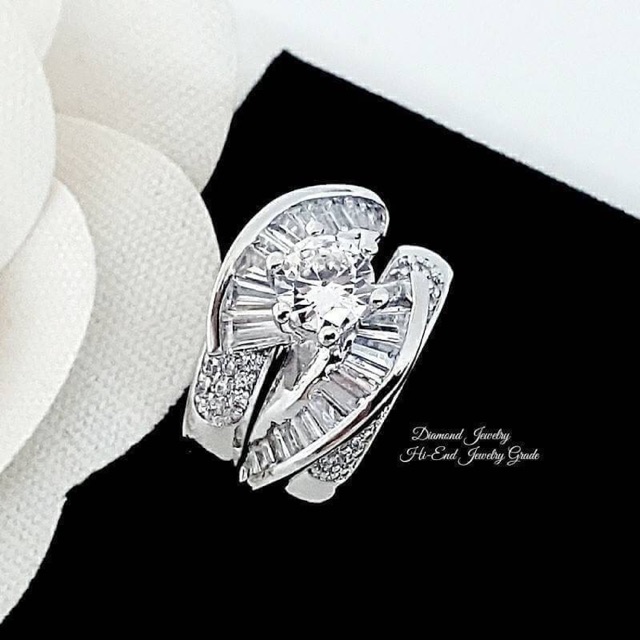 diamond-ring-แหวนเพชรงานเพชร-cz-แท้-ดีไซน์แหวนเซตมี-3-วง-ประดับด้วยเพชรเม็ดชูขนาด-1-กะรัต