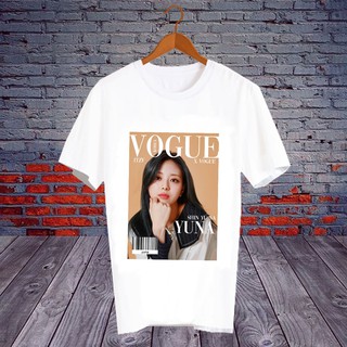 เสื้อยืดดารา เสื้อยืด Fanmade เสื้อแฟนเมด เสื้อยืดคำพูด เสื้อแฟนคลับ ศิลปินเกาหลี KP112 - ITZY Yuna นิตยสาร vogue