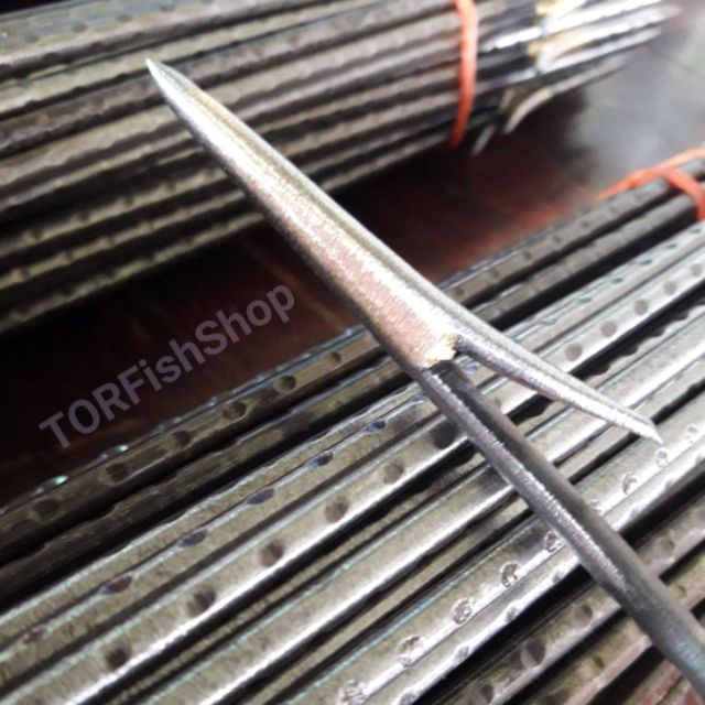 ภาพหน้าปกสินค้าลูกดอกยิงปลาหัวพอก เหล็ก 5 มิล ยาว 35 เซนติเมตร2เงื้อง จากร้าน torfishshop บน Shopee
