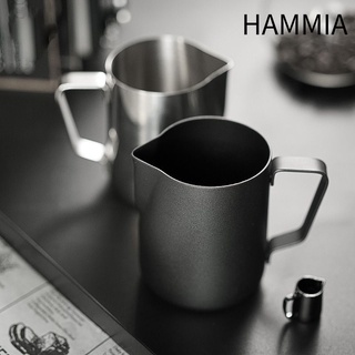 HAMMIA ☕☕ เหยือกตีฟองกาแฟ สเตนเลส 304 ปากแหลม พร้อมสเกลด้านใน สีดํา สําหรับบ้าน