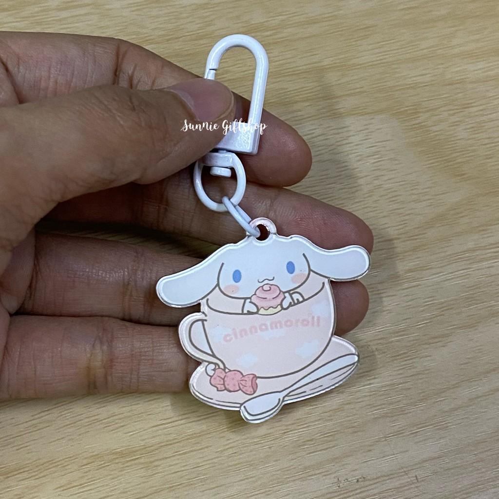 ภาพหน้าปกสินค้าพร้อมส่ง พวงกุญแจ อะคริลิค ลาย Cinnamoroll Kitty พวงสีขาว จากร้าน sunniegiftshop บน Shopee